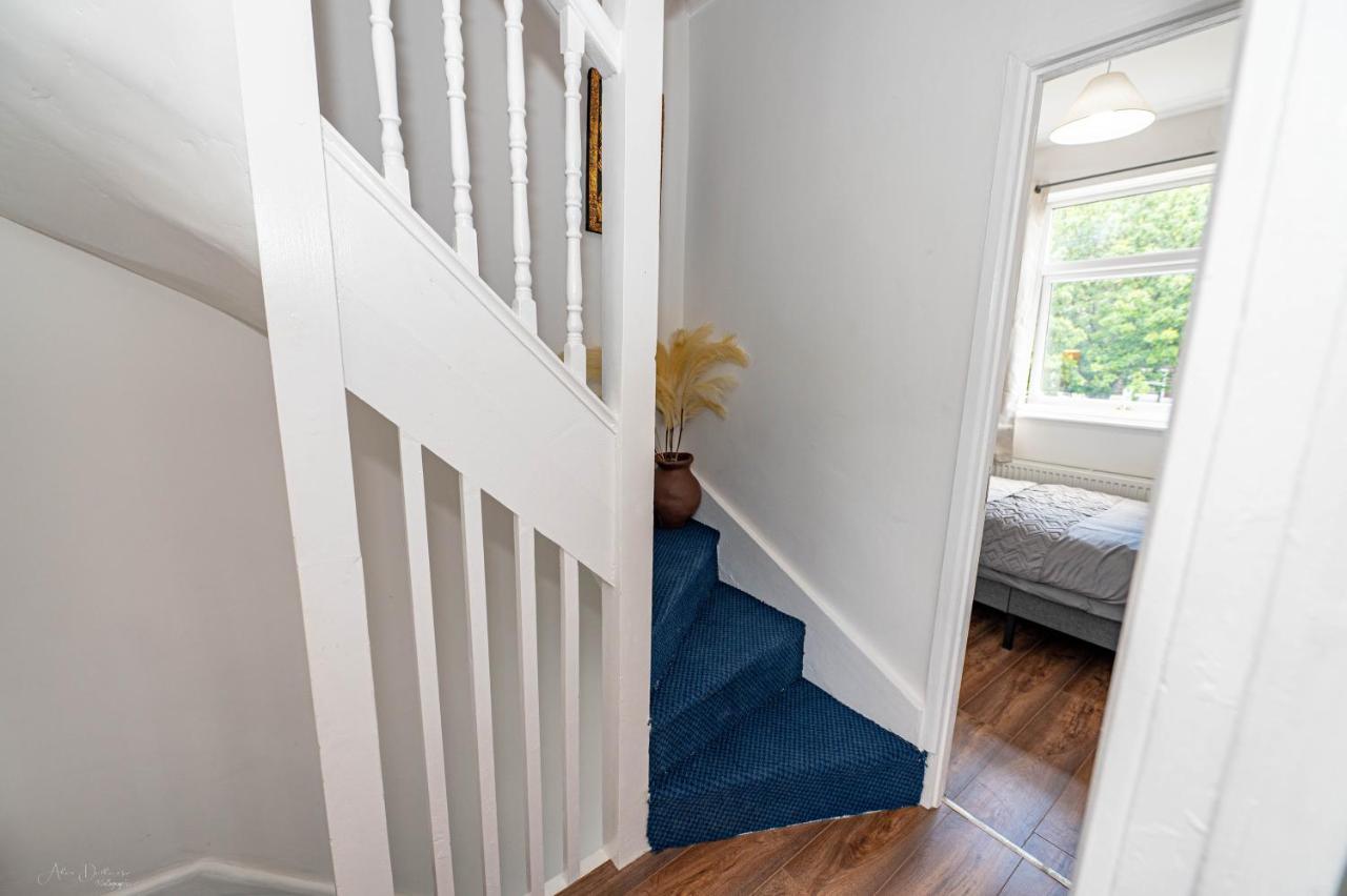 4 Bedrooms,2 Bathrooms House With Free Parking プラムステッド エクステリア 写真