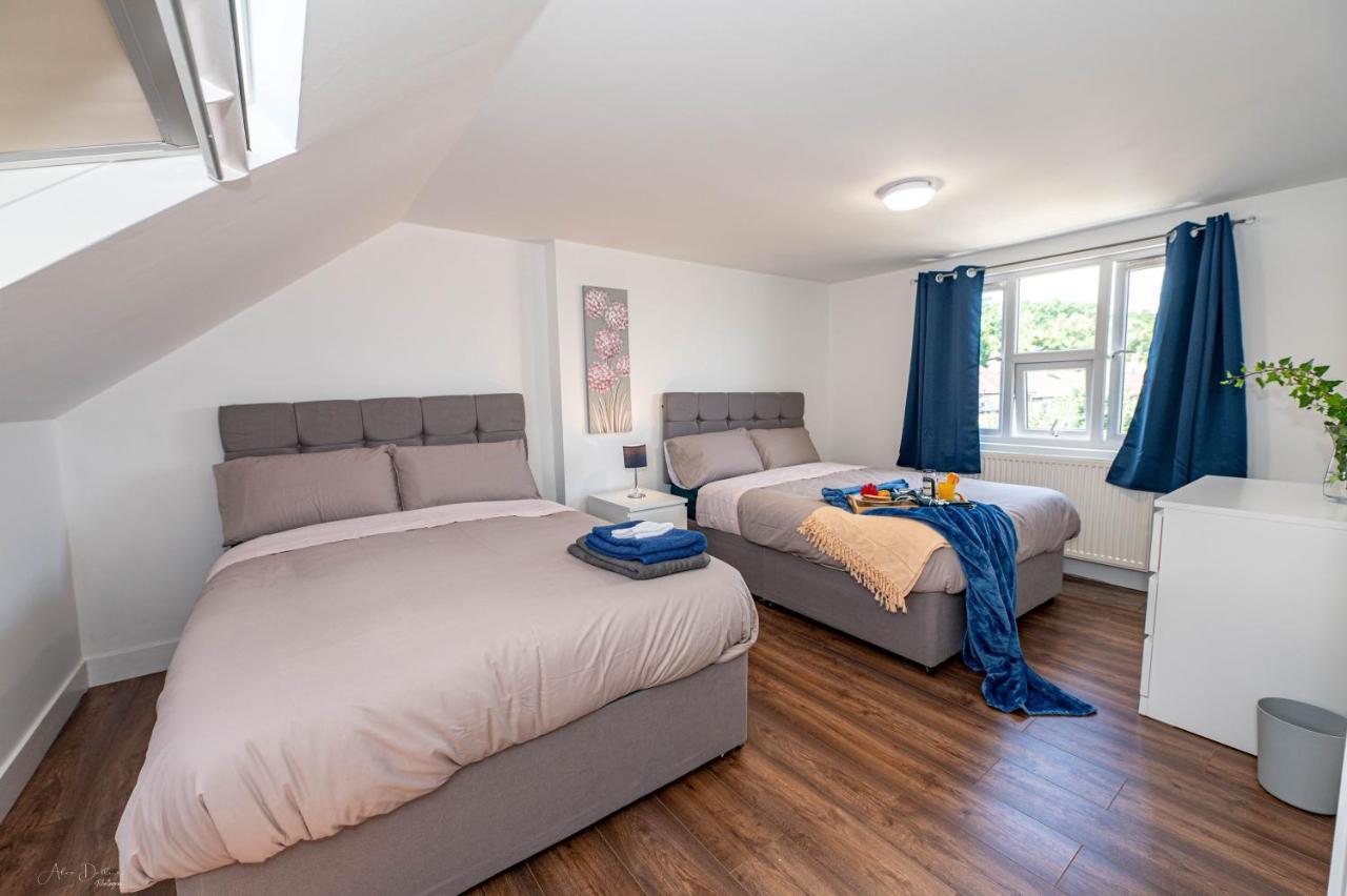 4 Bedrooms,2 Bathrooms House With Free Parking プラムステッド エクステリア 写真