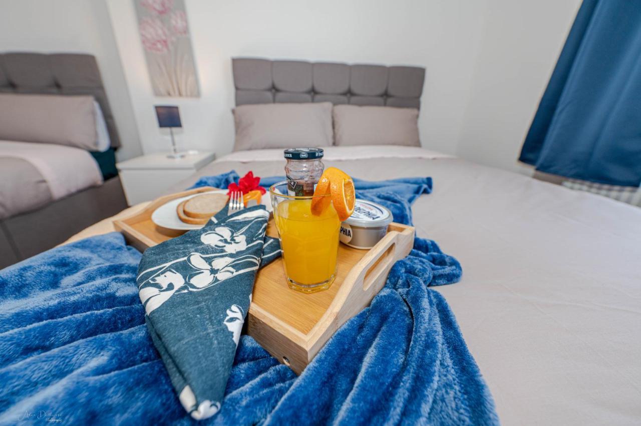 4 Bedrooms,2 Bathrooms House With Free Parking プラムステッド エクステリア 写真